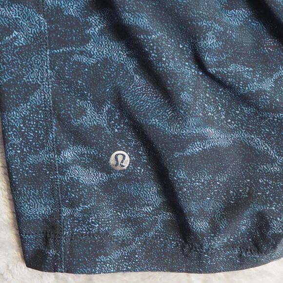Lululemon‎ T.H.E. 9" Shorts Mens Size M Linerless Navy Blue Black Running Gym - Picture 5 of 8